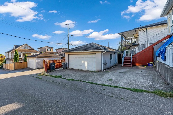 Photo 27 at 180 E 62nd Avenue, South Vancouver, Vancouver East