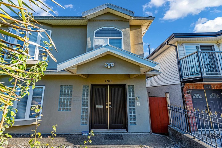 Photo 2 at 180 E 62nd Avenue, South Vancouver, Vancouver East