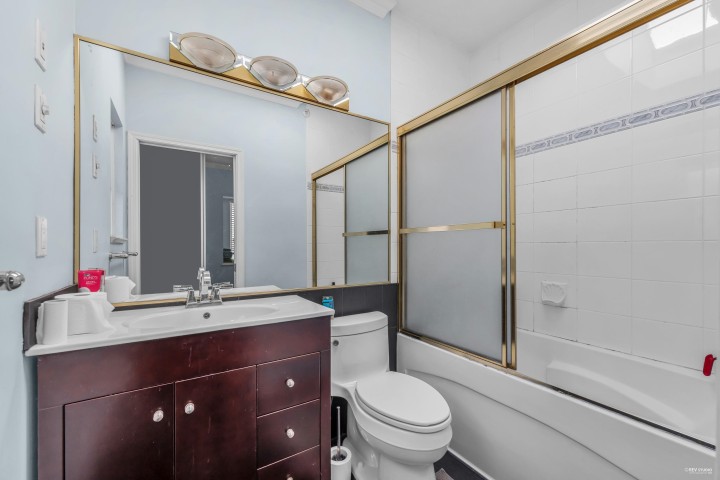 Photo 17 at 180 E 62nd Avenue, South Vancouver, Vancouver East