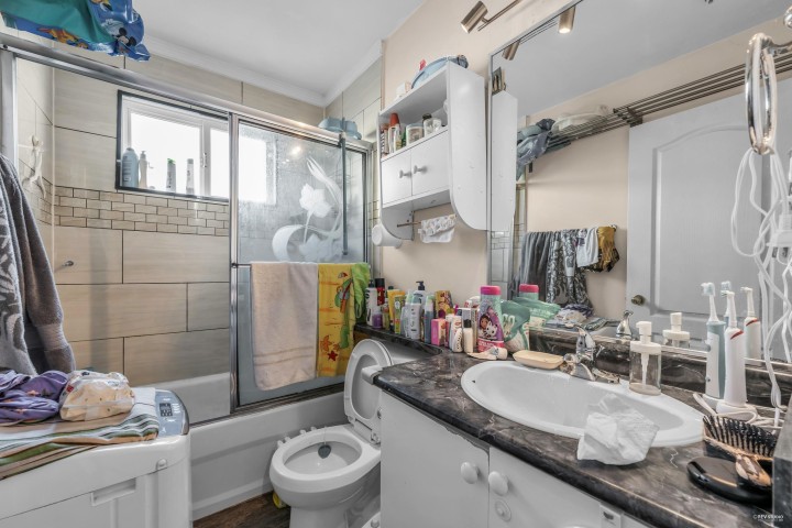 Photo 7 at 180 E 62nd Avenue, South Vancouver, Vancouver East