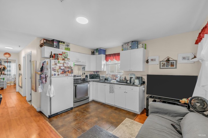 Photo 9 at 180 E 62nd Avenue, South Vancouver, Vancouver East