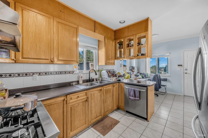 Photo 18 at 180 E 62nd Avenue, South Vancouver, Vancouver East