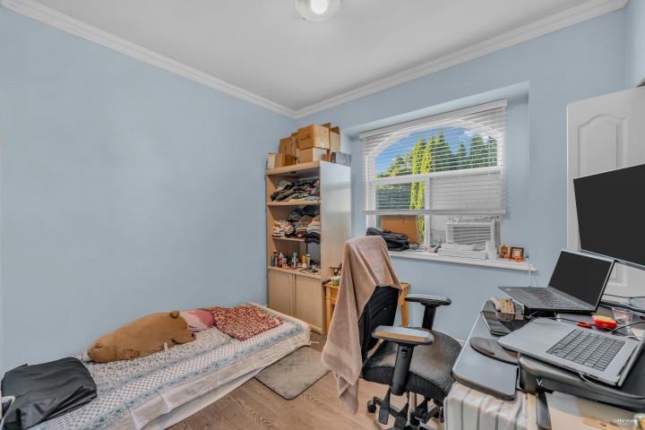 Photo 11 at 180 E 62nd Avenue, South Vancouver, Vancouver East