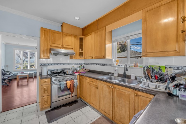 Photo 19 at 180 E 62nd Avenue, South Vancouver, Vancouver East