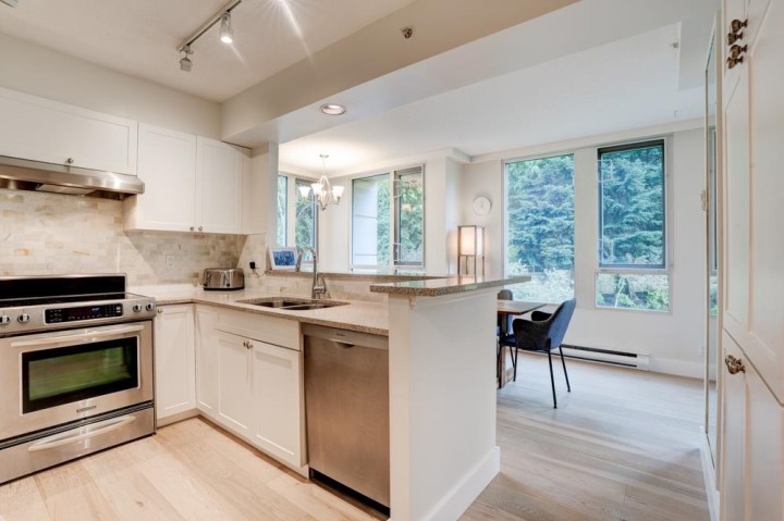 Photo 14 at 301 - 5775 Hampton Place, University VW, Vancouver West