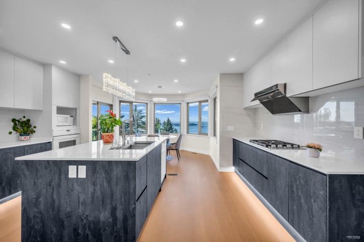 Photo 14 at 2662 Chelsea Place, Chelsea Park, West Vancouver