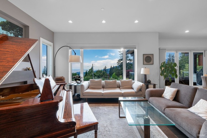 Photo 27 at 4061 St. Pauls Avenue, Upper Lonsdale, North Vancouver