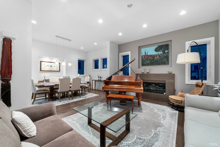 Photo 7 at 4061 St. Pauls Avenue, Upper Lonsdale, North Vancouver