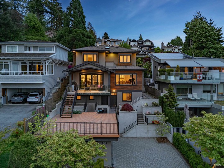 Photo 37 at 4061 St. Pauls Avenue, Upper Lonsdale, North Vancouver