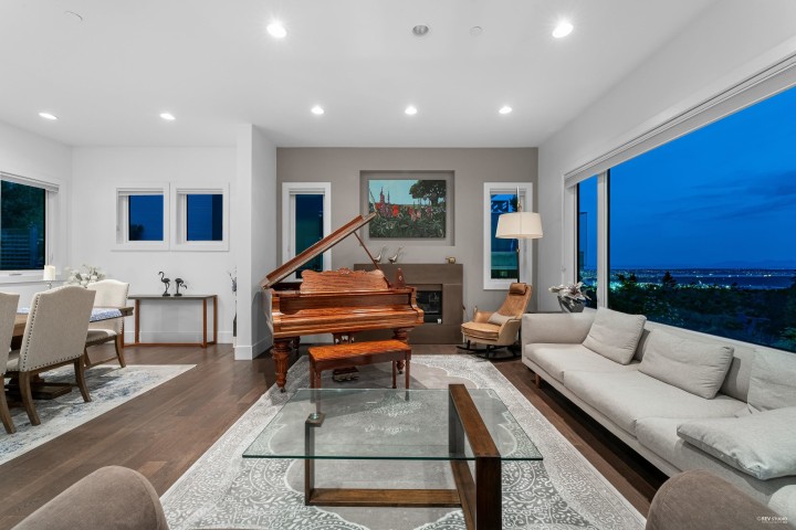 Photo 4 at 4061 St. Pauls Avenue, Upper Lonsdale, North Vancouver