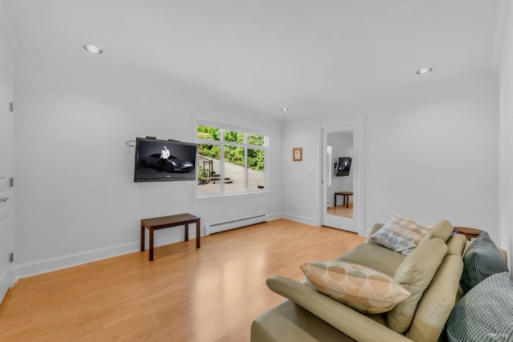 Photo 23 at 574 St. Andrews Place, Glenmore, West Vancouver