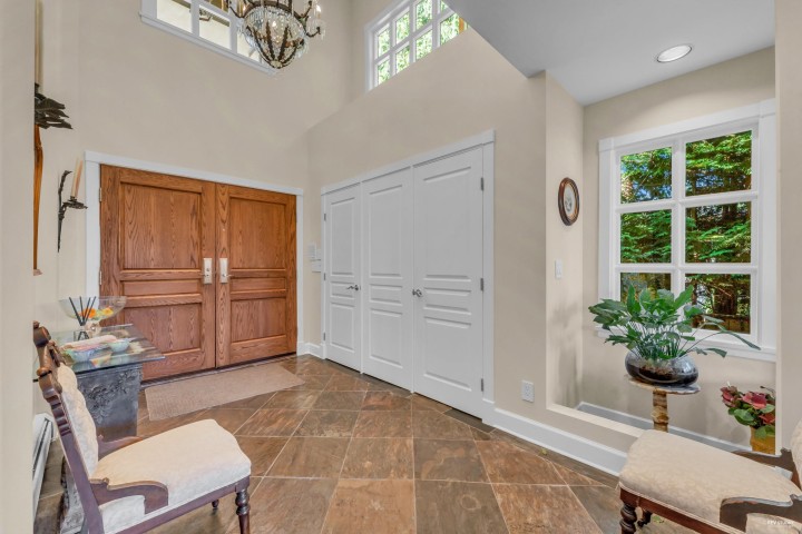 Photo 6 at 574 St. Andrews Place, Glenmore, West Vancouver