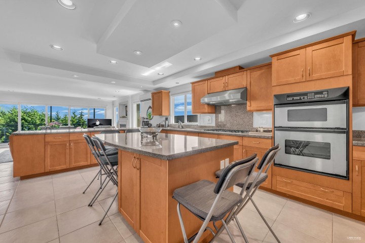 Photo 16 at 574 St. Andrews Place, Glenmore, West Vancouver