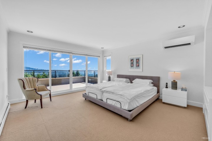 Photo 26 at 574 St. Andrews Place, Glenmore, West Vancouver