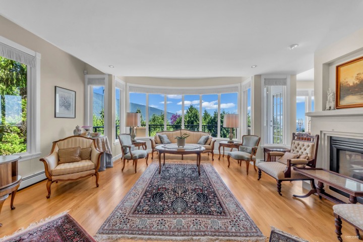 Photo 7 at 574 St. Andrews Place, Glenmore, West Vancouver