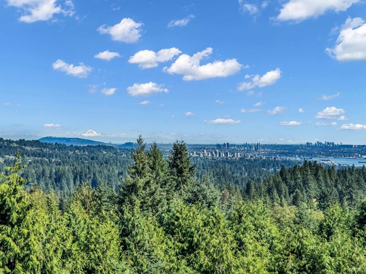 Photo 3 at 574 St. Andrews Place, Glenmore, West Vancouver