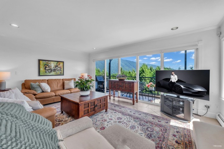 Photo 20 at 574 St. Andrews Place, Glenmore, West Vancouver