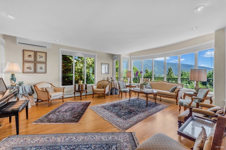 Photo 9 at 574 St. Andrews Place, Glenmore, West Vancouver