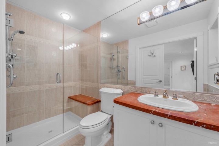 Photo 24 at 574 St. Andrews Place, Glenmore, West Vancouver