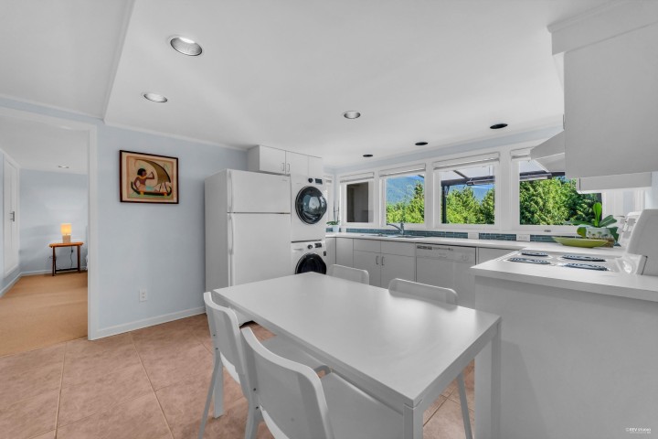 Photo 34 at 574 St. Andrews Place, Glenmore, West Vancouver