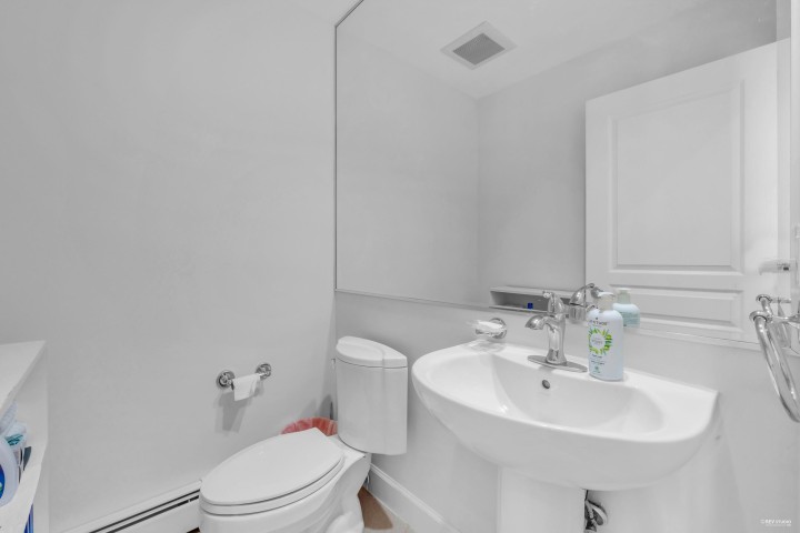 Photo 33 at 574 St. Andrews Place, Glenmore, West Vancouver