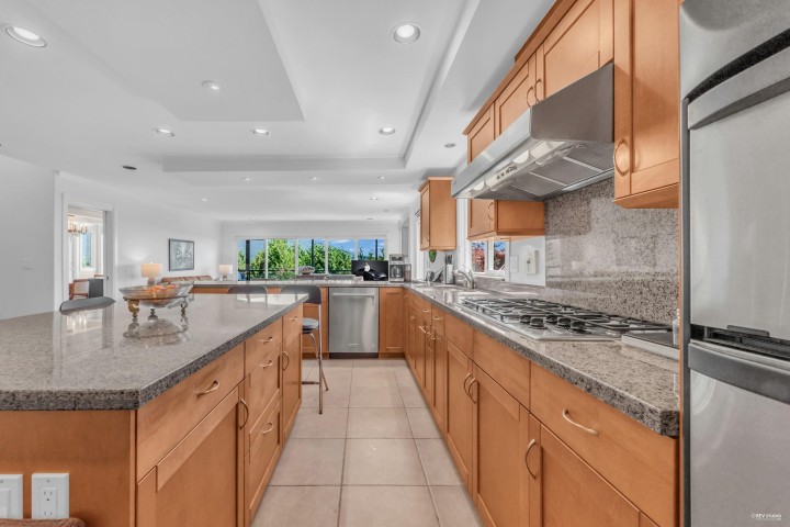 Photo 14 at 574 St. Andrews Place, Glenmore, West Vancouver