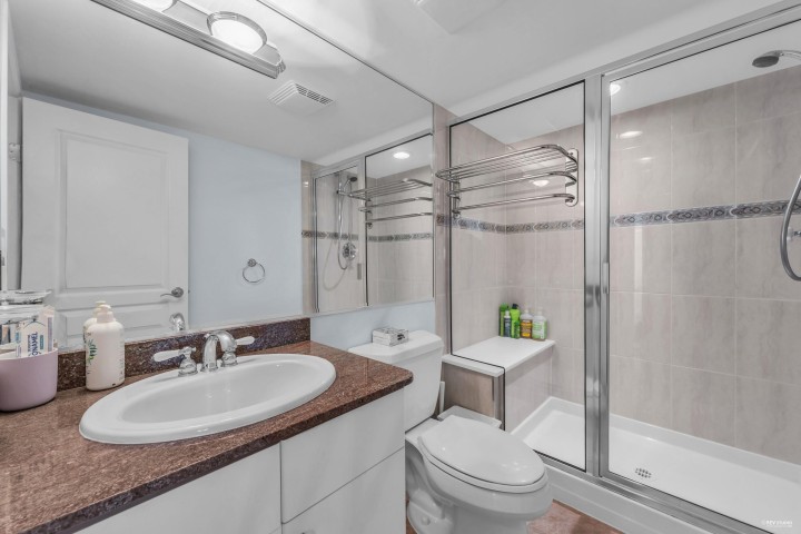 Photo 37 at 574 St. Andrews Place, Glenmore, West Vancouver