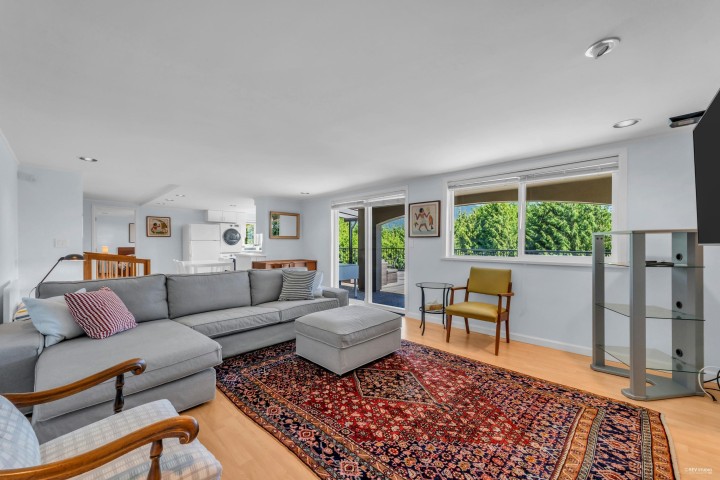 Photo 35 at 574 St. Andrews Place, Glenmore, West Vancouver