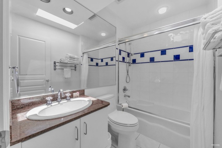 Photo 31 at 574 St. Andrews Place, Glenmore, West Vancouver