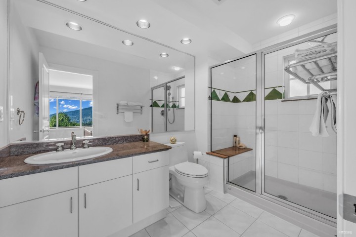 Photo 29 at 574 St. Andrews Place, Glenmore, West Vancouver