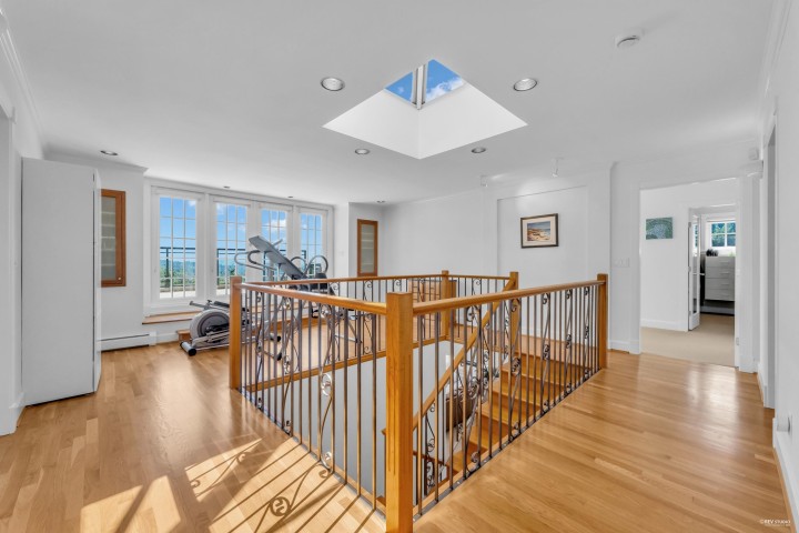 Photo 25 at 574 St. Andrews Place, Glenmore, West Vancouver