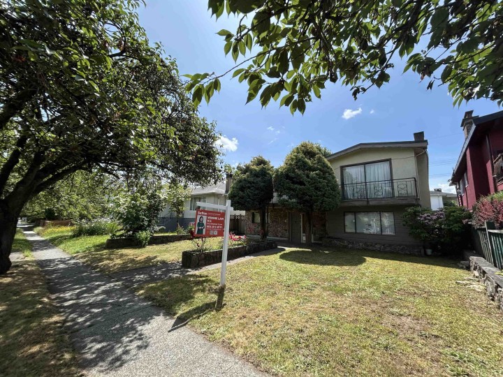 Photo 2 at 2514 E 49th Avenue, Killarney VE, Vancouver East