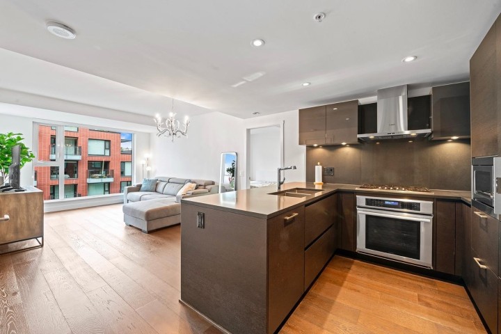 Photo 8 at 602 - 1561 W 57th Avenue, South Granville, Vancouver West