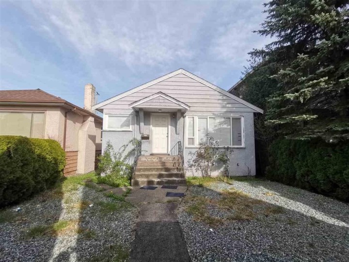Photo 1 at 8556 Oak Street, Marpole, Vancouver West