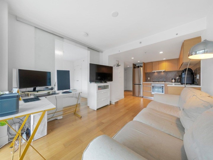 Photo 9 at 806 - 565 Smithe Street, Downtown VW, Vancouver West