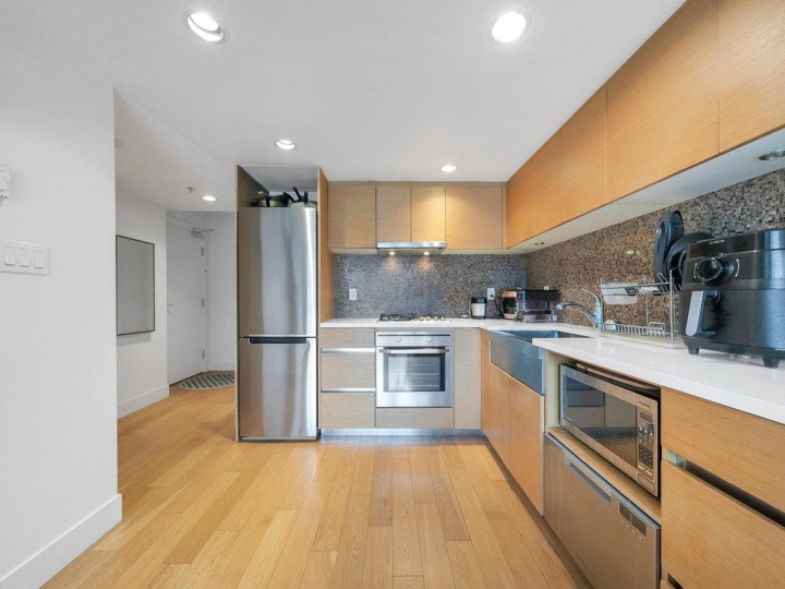 Photo 4 at 806 - 565 Smithe Street, Downtown VW, Vancouver West