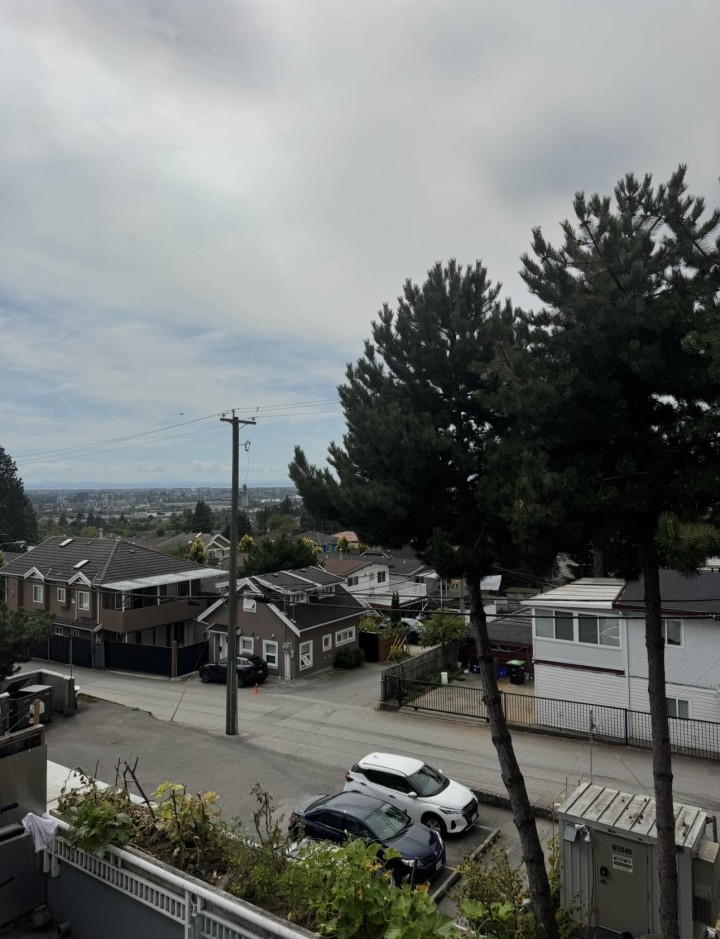 Photo 13 at 302 - 688 E 56th Avenue, South Vancouver, Vancouver East