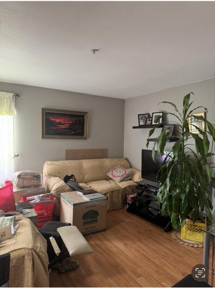 Photo 3 at 302 - 688 E 56th Avenue, South Vancouver, Vancouver East