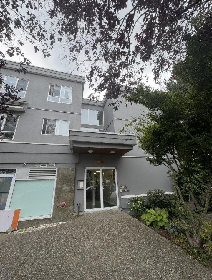 Photo 1 at 302 - 688 E 56th Avenue, South Vancouver, Vancouver East