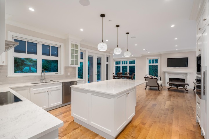 Photo 12 at 920 3rd Street, Cedardale, West Vancouver