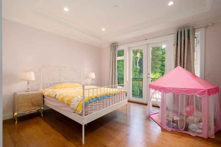 Photo 22 at 920 3rd Street, Cedardale, West Vancouver