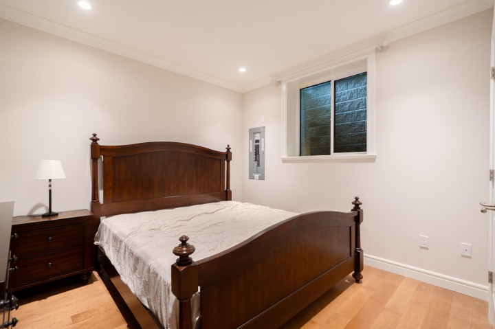 Photo 28 at 920 3rd Street, Cedardale, West Vancouver