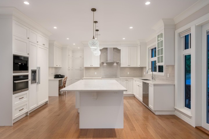 Photo 9 at 920 3rd Street, Cedardale, West Vancouver