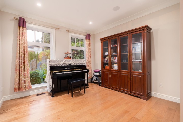 Photo 30 at 920 3rd Street, Cedardale, West Vancouver