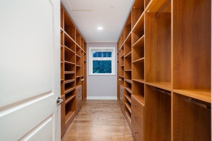 Photo 19 at 920 3rd Street, Cedardale, West Vancouver