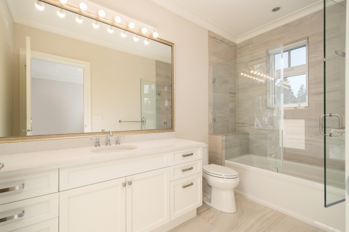 Photo 21 at 920 3rd Street, Cedardale, West Vancouver