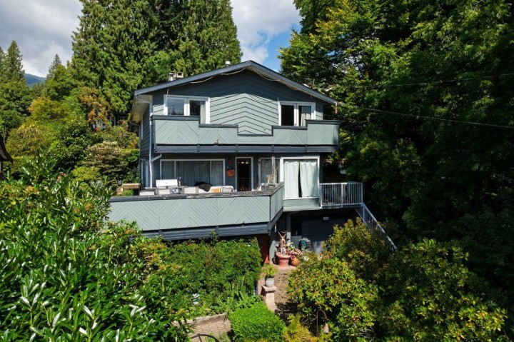 Photo 2 at 368 E Kings Road, Upper Lonsdale, North Vancouver