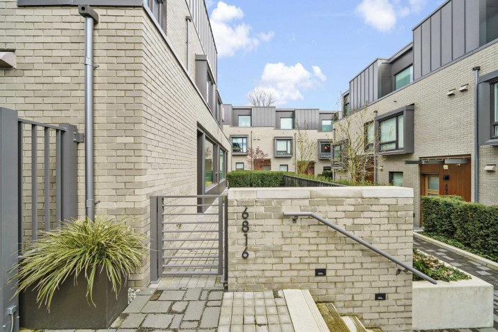 Photo 2 at 6816 Oak Street, South Cambie, Vancouver West