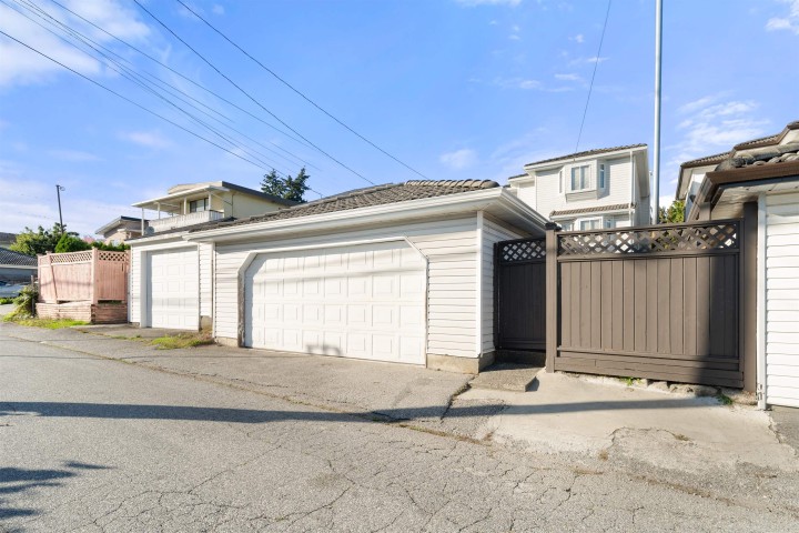 Photo 5 at 1288 E 59th Avenue, South Vancouver, Vancouver East