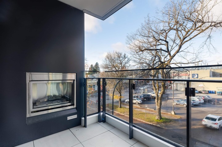 Photo 4 at 416 - 3596 West 28th Avenue, Dunbar, Vancouver West